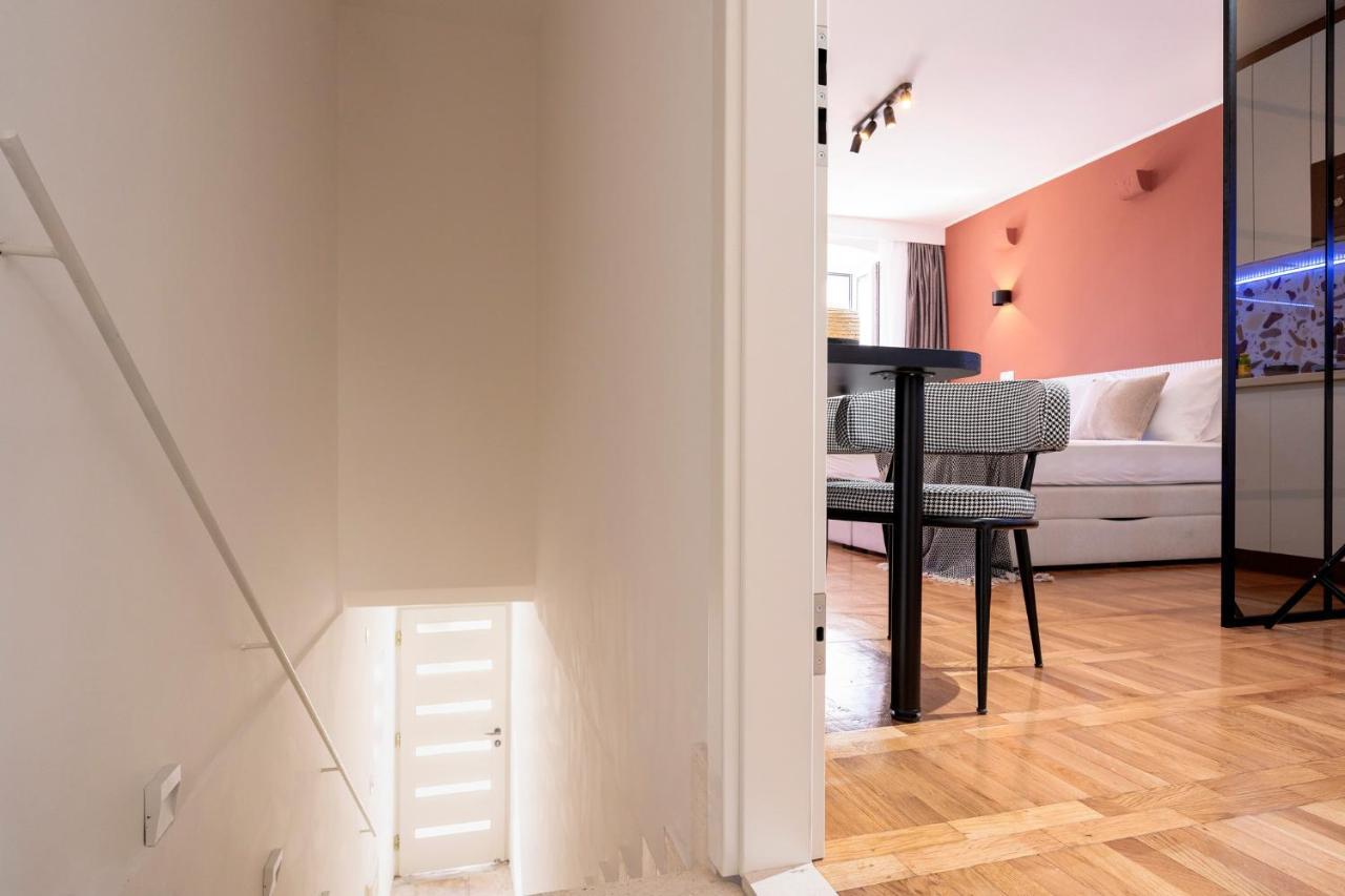 Apartment Fingerprint *